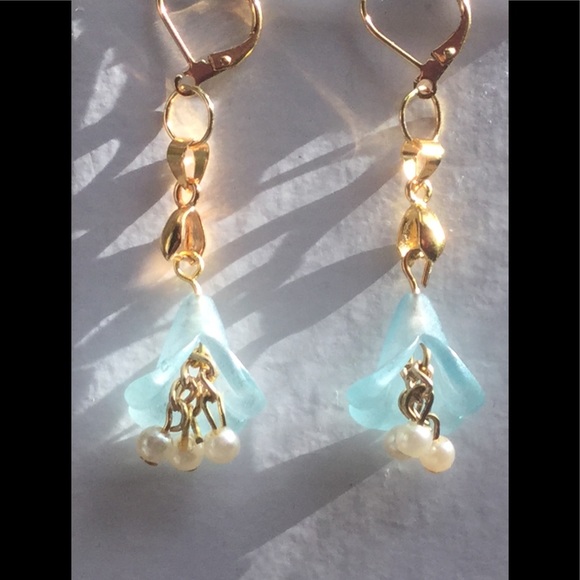 HOST PICK 🎉18K GP Cinderella Blue Rose Earrings - Picture 2 of 5